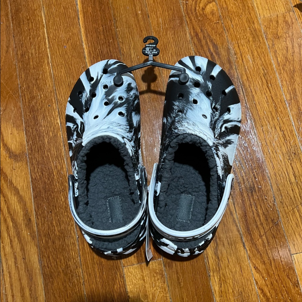 BRAND NEW CROCS CLASSIC LINED FUZZY FURRY MARBLED CLOG SIZE 8